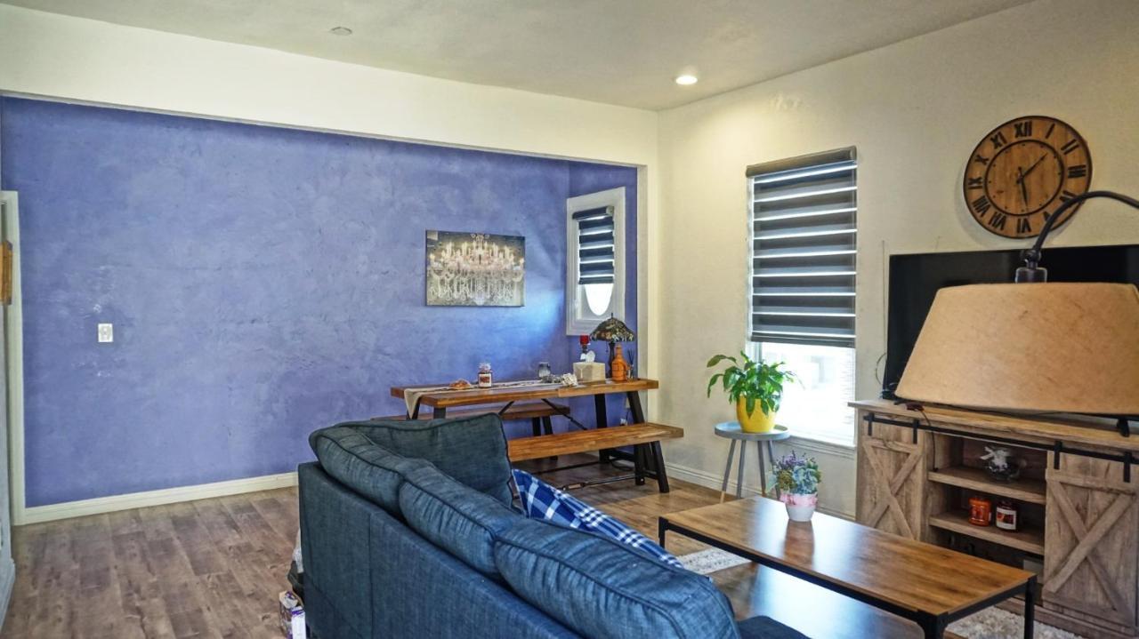 Apartment The Red In Downtown Angeles *