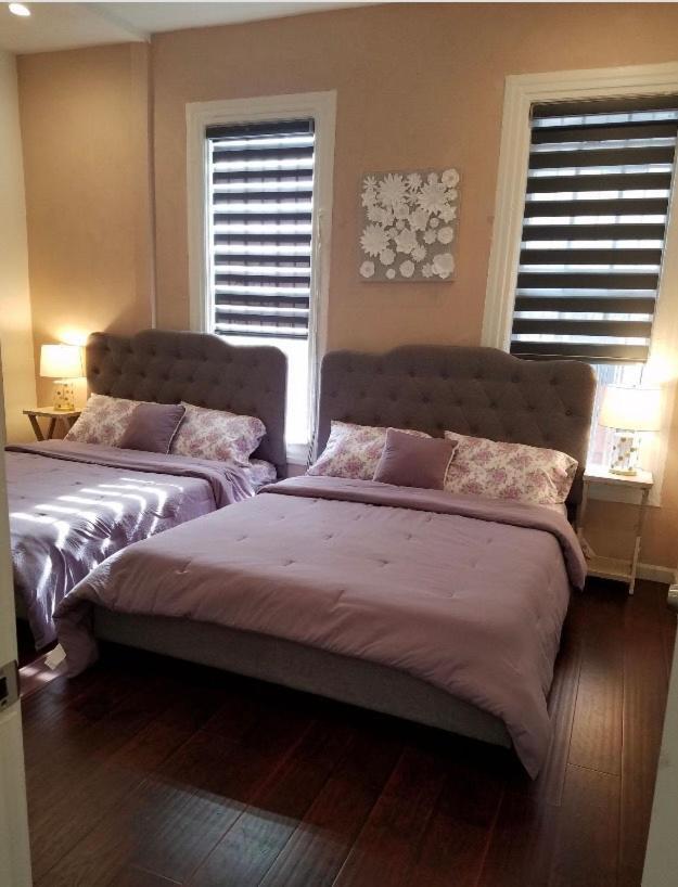 The Red In Downtown Angeles Apartment *